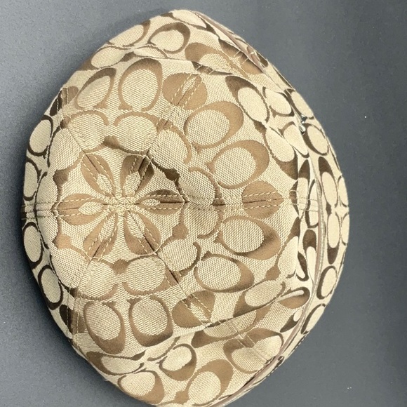 Coach Hat/Cap Newsboy style.Signature print. Tan/Metallic Leather trim.Original. - Picture 10 of 16
